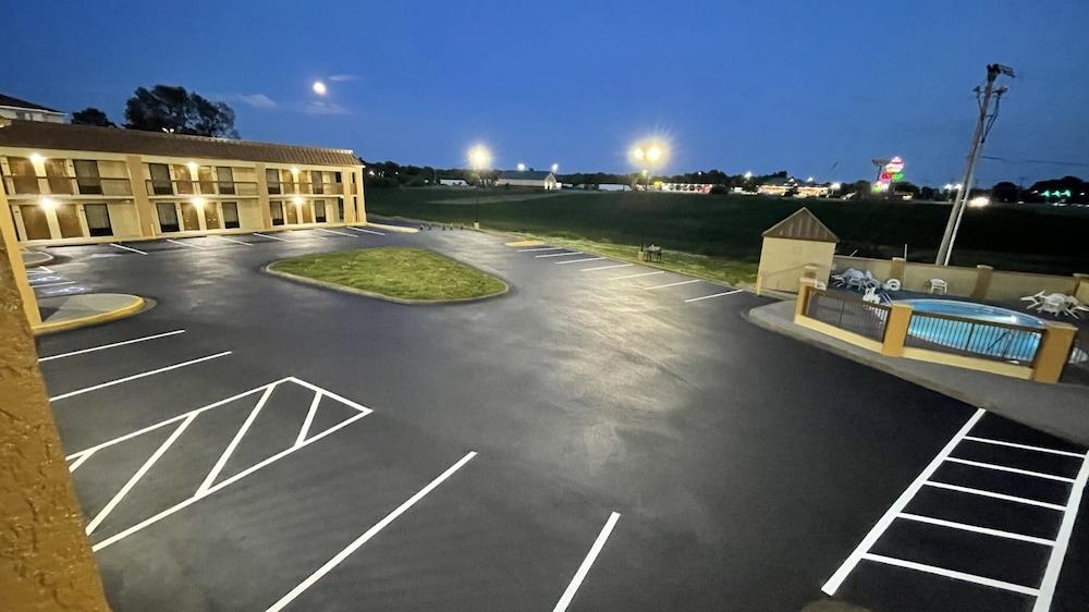 Days Inn By Wyndham Oak Grove/Ft. Campbell Екстер'єр фото
