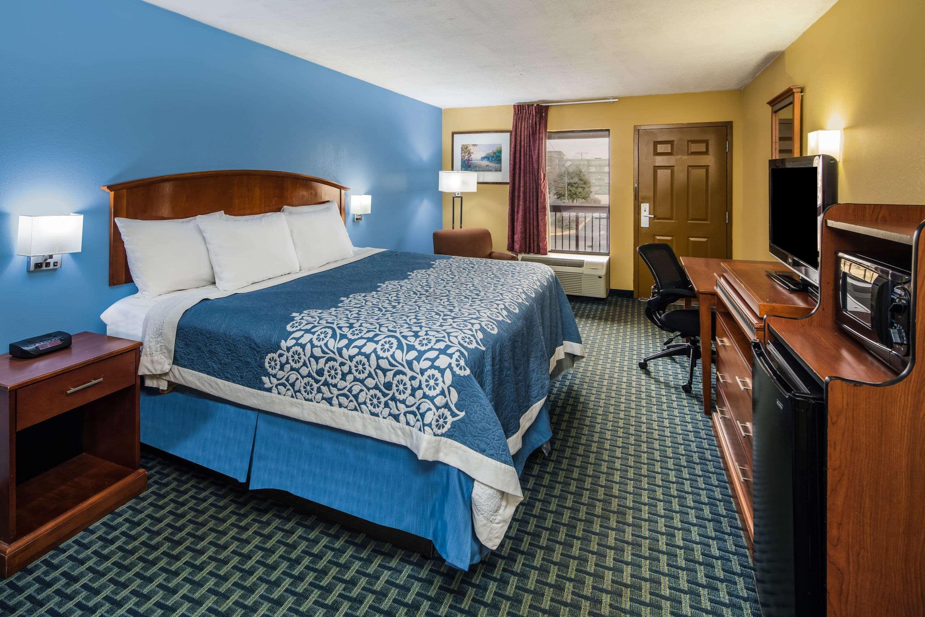 Days Inn By Wyndham Oak Grove/Ft. Campbell Екстер'єр фото