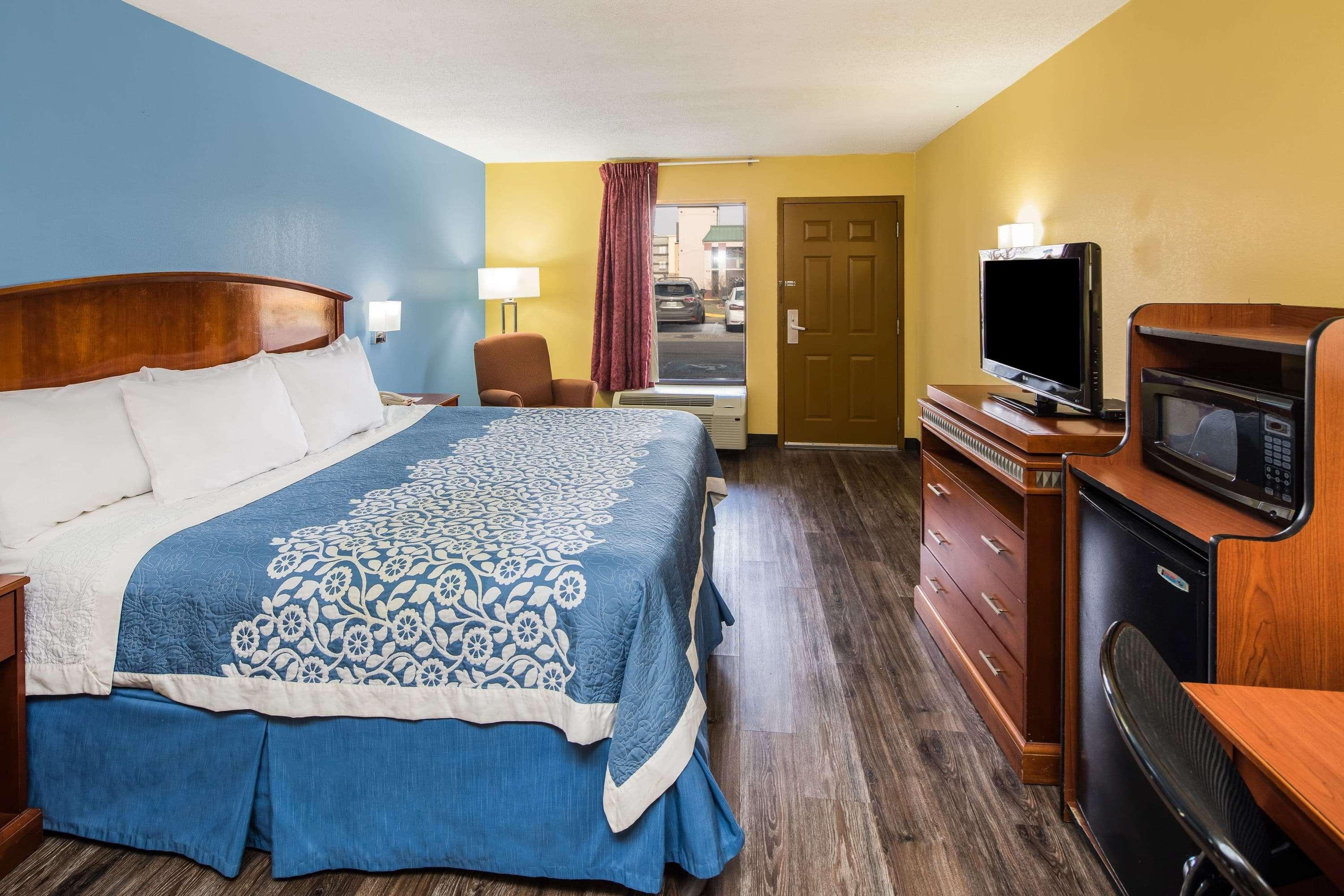 Days Inn By Wyndham Oak Grove/Ft. Campbell Екстер'єр фото