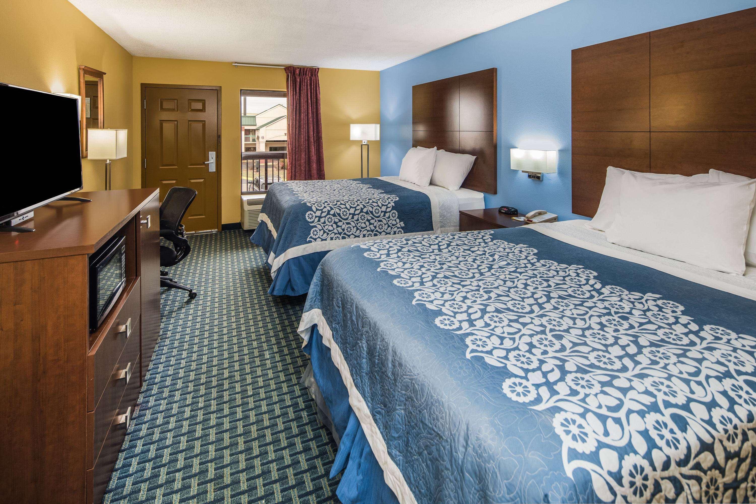 Days Inn By Wyndham Oak Grove/Ft. Campbell Екстер'єр фото