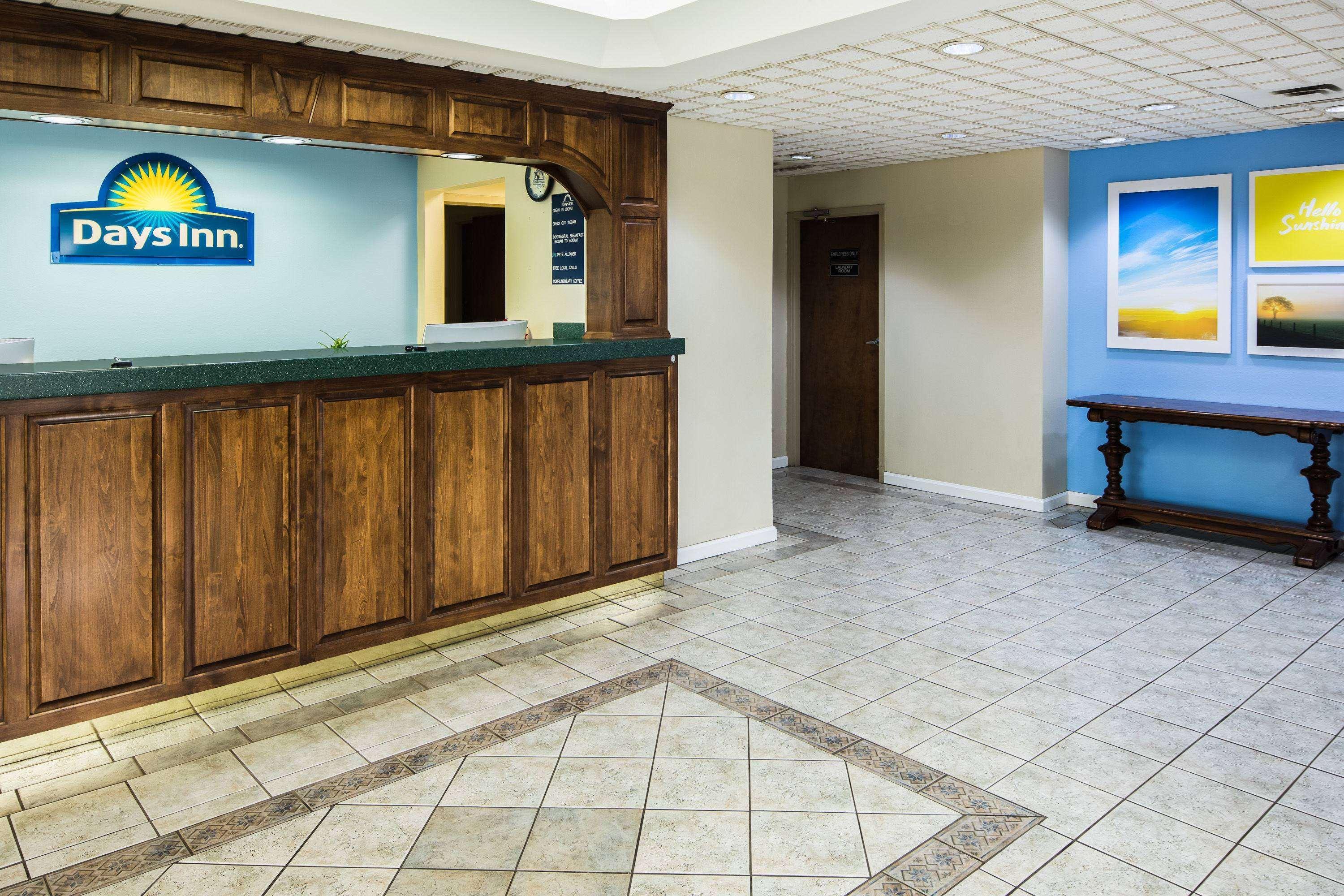 Days Inn By Wyndham Oak Grove/Ft. Campbell Екстер'єр фото