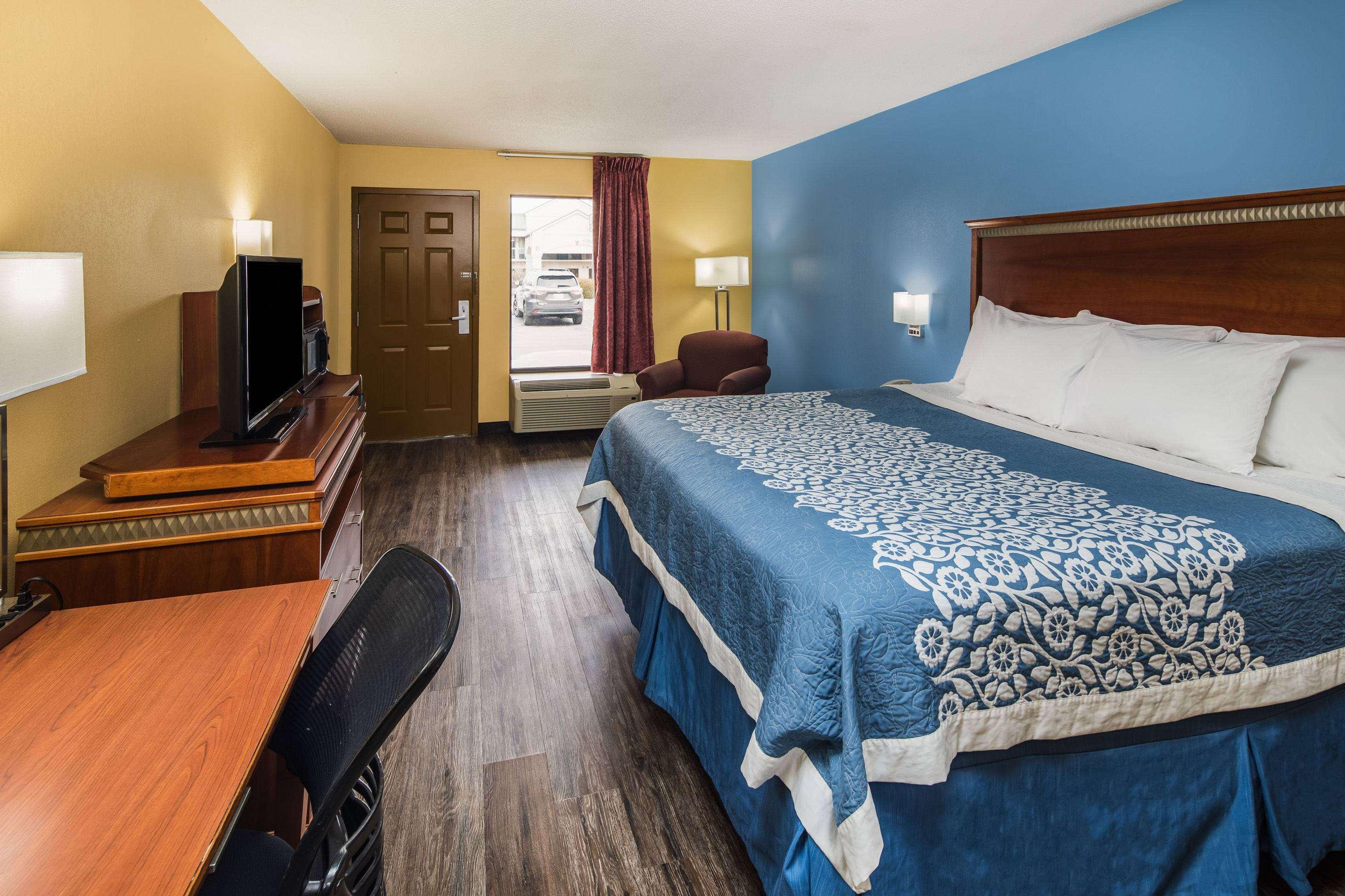 Days Inn By Wyndham Oak Grove/Ft. Campbell Екстер'єр фото