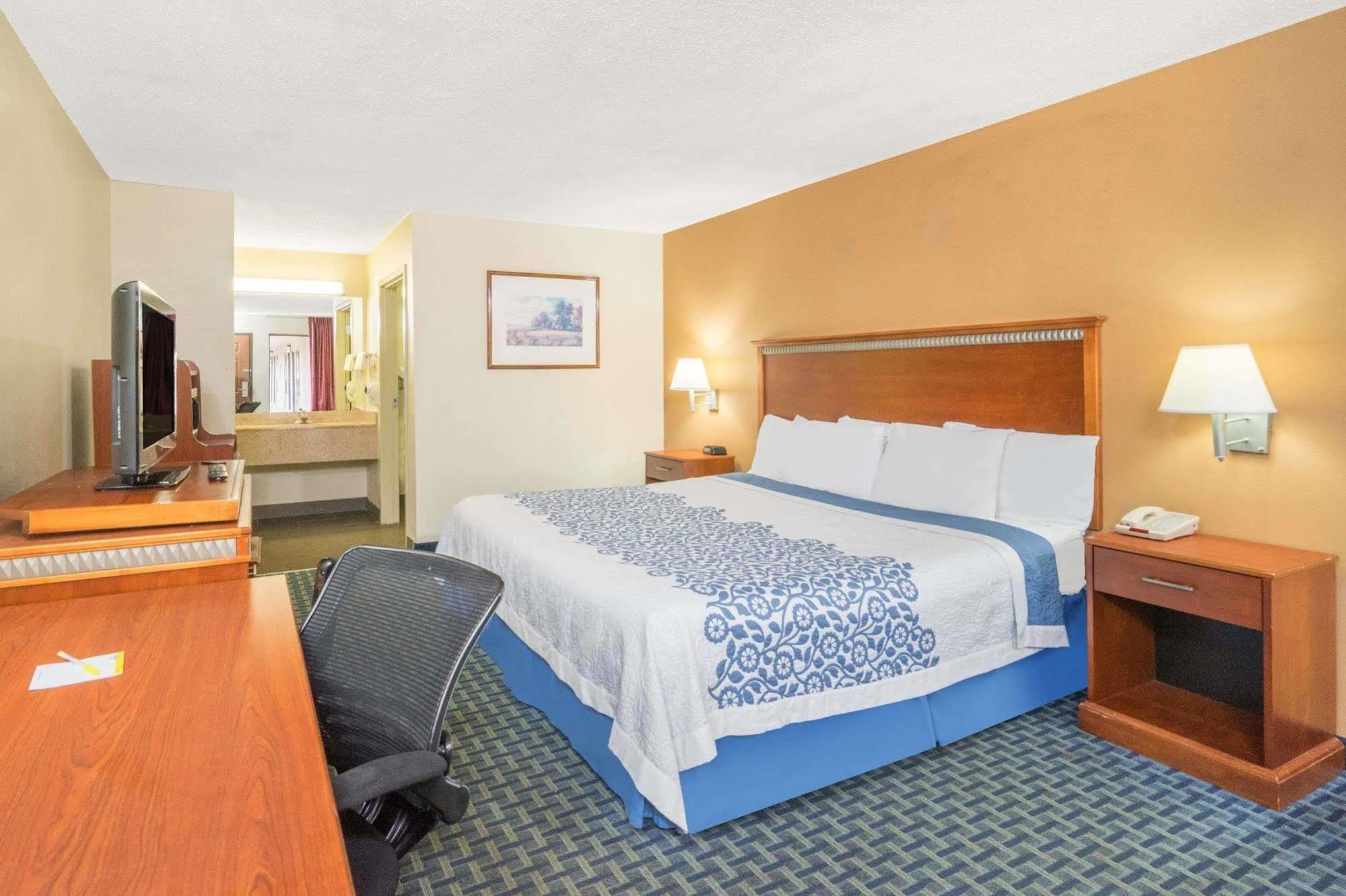 Days Inn By Wyndham Oak Grove/Ft. Campbell Екстер'єр фото