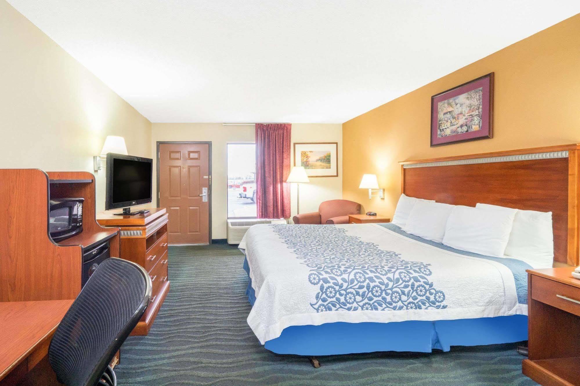 Days Inn By Wyndham Oak Grove/Ft. Campbell Екстер'єр фото
