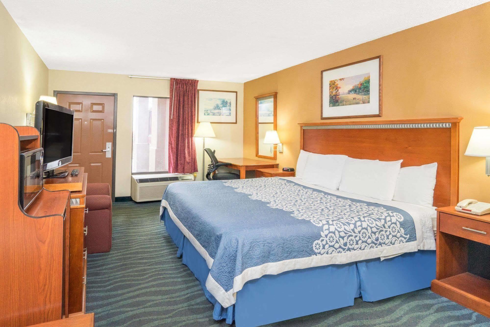 Days Inn By Wyndham Oak Grove/Ft. Campbell Екстер'єр фото