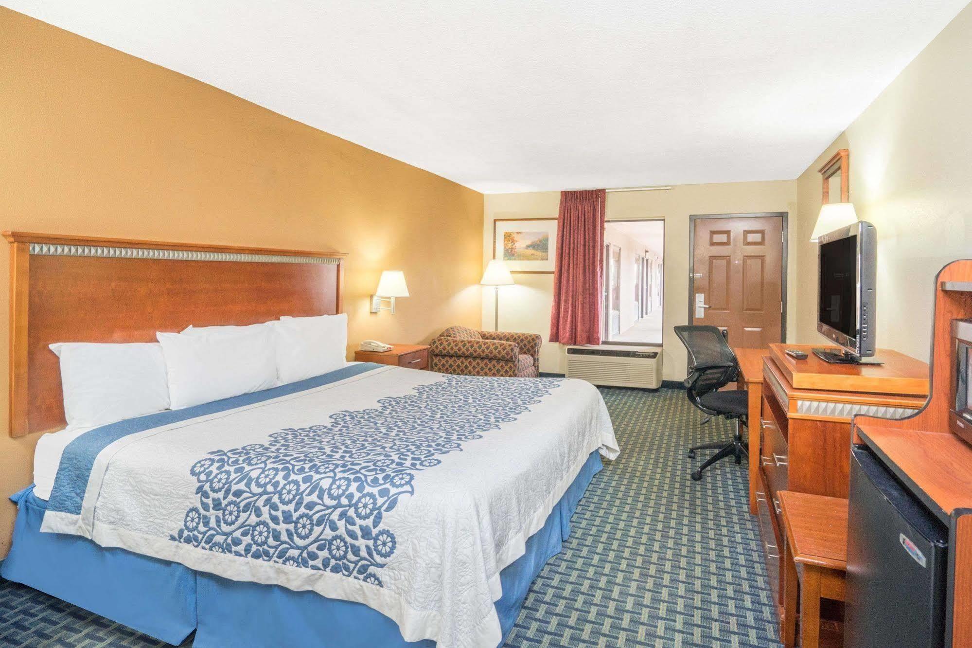 Days Inn By Wyndham Oak Grove/Ft. Campbell Екстер'єр фото