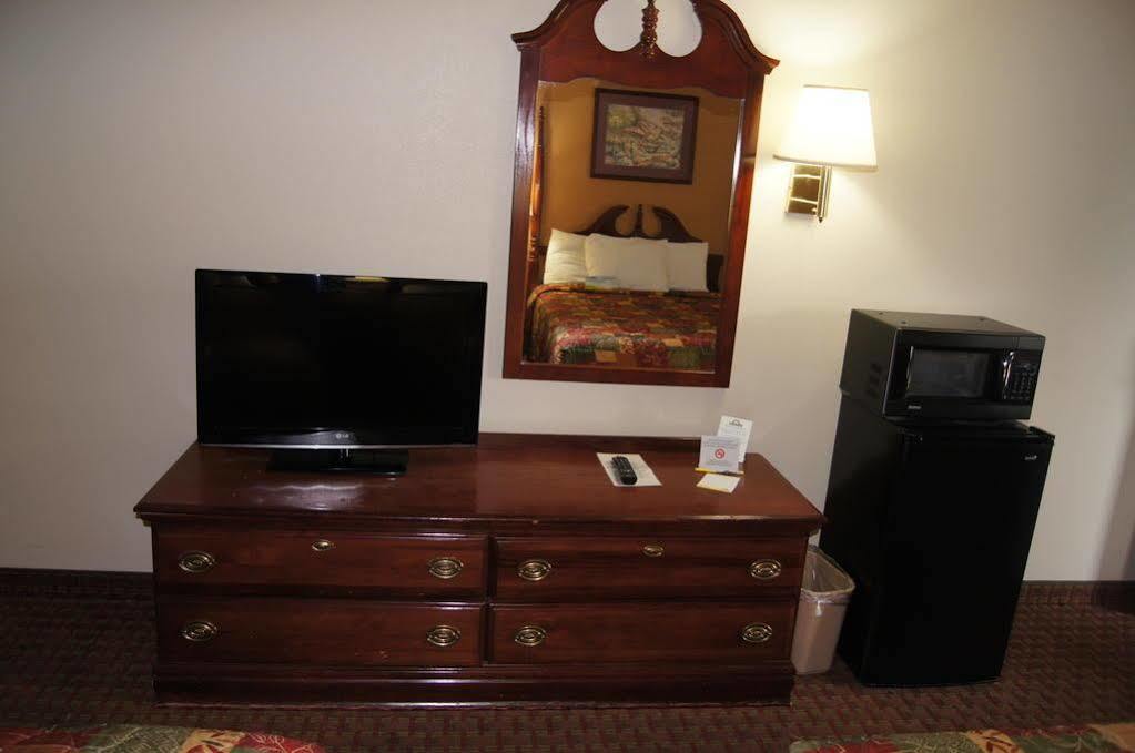 Days Inn By Wyndham Oak Grove/Ft. Campbell Екстер'єр фото